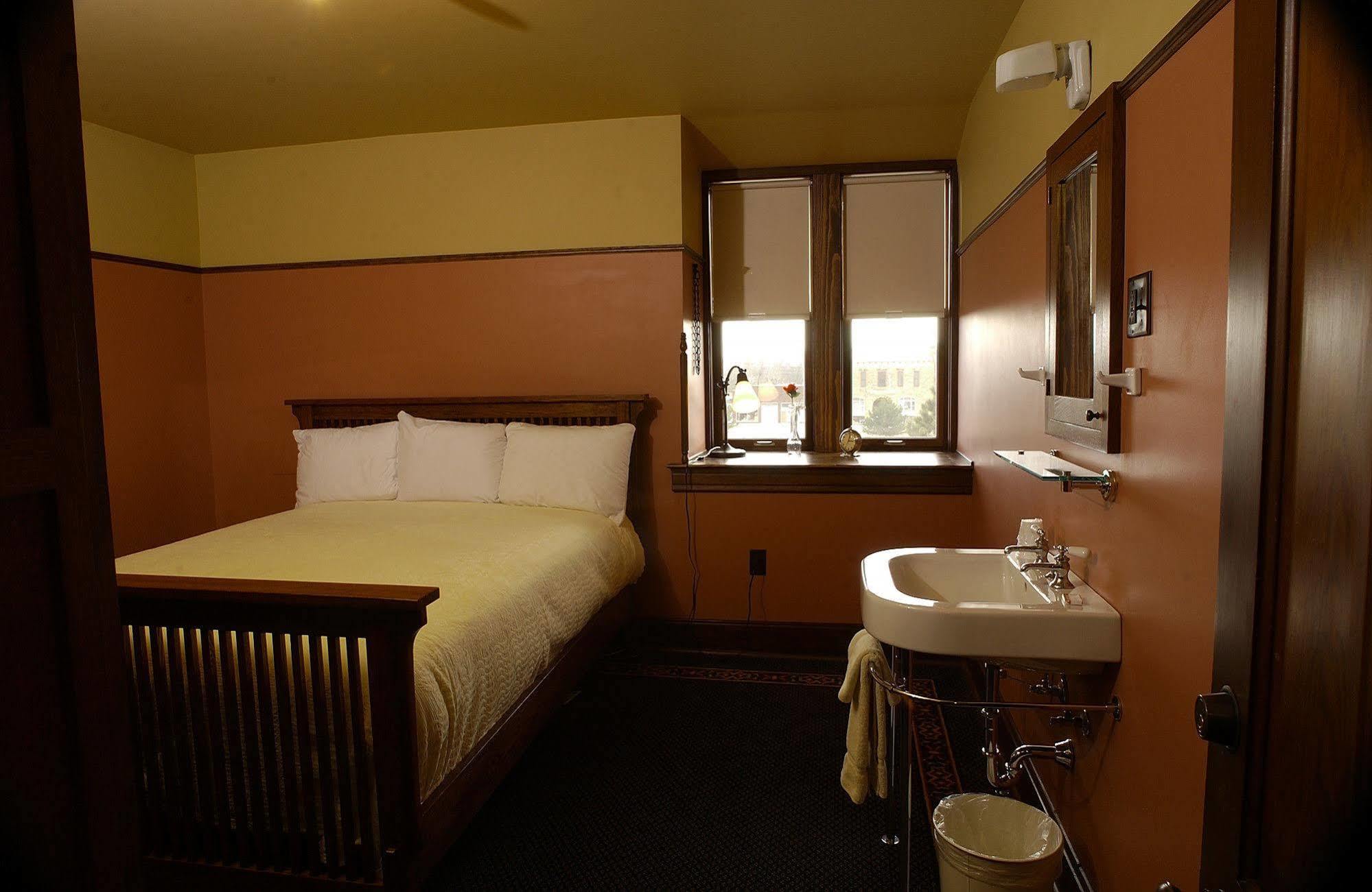 Midland Railroad Hotel Wilson Exterior photo